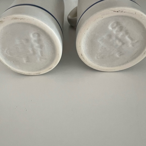 Pfaltzgraff Yorktowne Ceramic Vinegar and Oil Dispenser Set - White and Blue - Picture 3 of 3